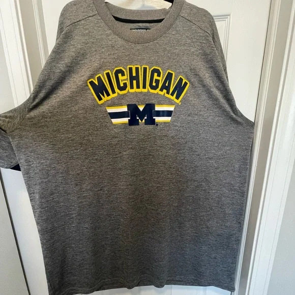 Profile Varsity Men's Michigan Wolverines Black Big and Tall Shirt 4XLT - Picture 4 of 7